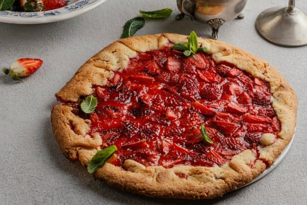 Tarta rustica cu capsuni - un dulce aromat