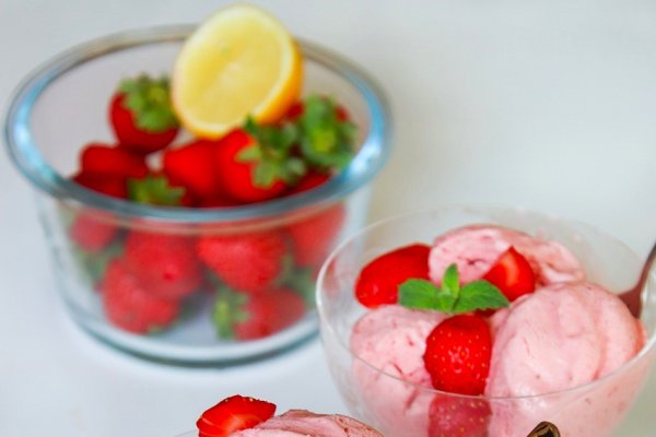 Inghetata de capsuni - racoritoare si cremoasa