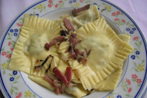 Ravioli cu Radicchio si Speck