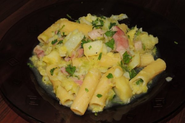 Pasta cu Varza, Pancetta si Cartofi