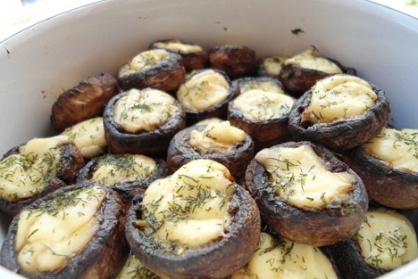 Ciuperci Umplute cu Branza Topita