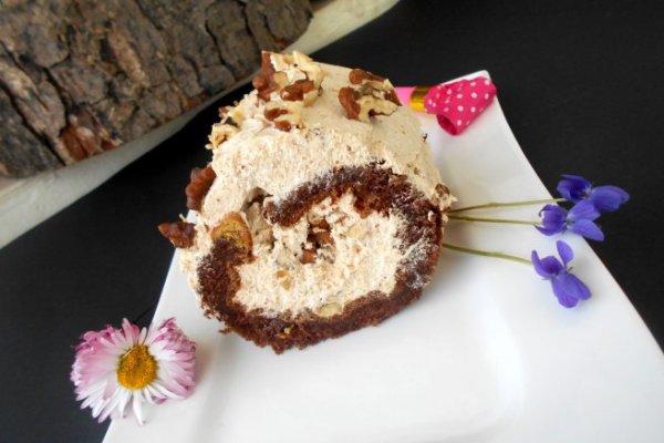 Rulada cu caramel sarat si nuca