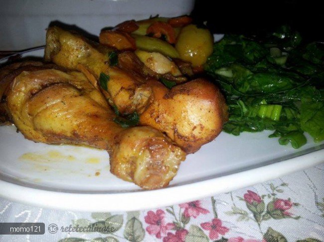 Copanele de pui cu cartofi noi la cuptor