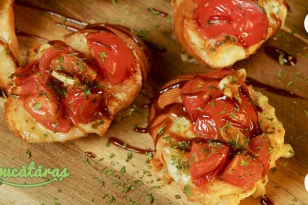 Crostini cu gorgonzola și roșii cherry