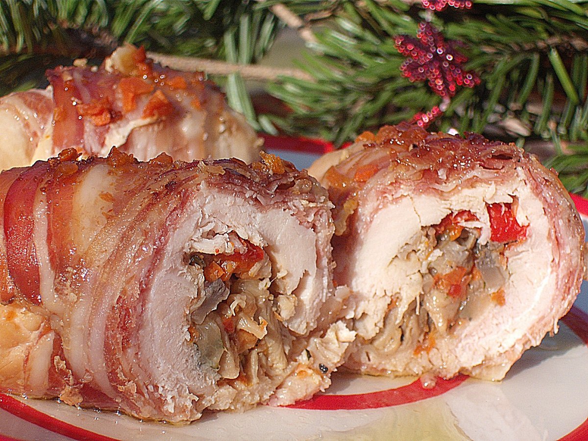 Rulouri de pui jambonate