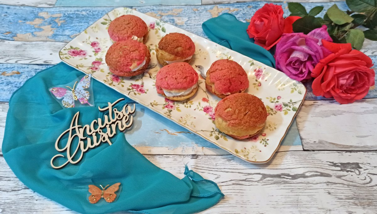 Choux craqueline roz cu caramel sau capsuni