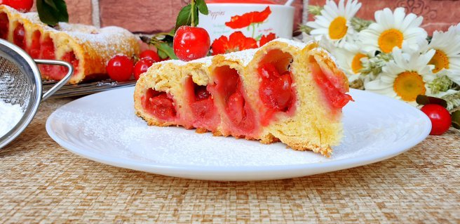 Placinta invartita cu visine