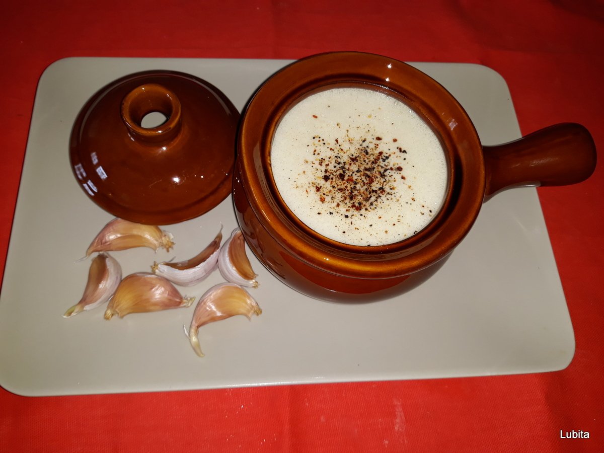 Supa crema de usturoi