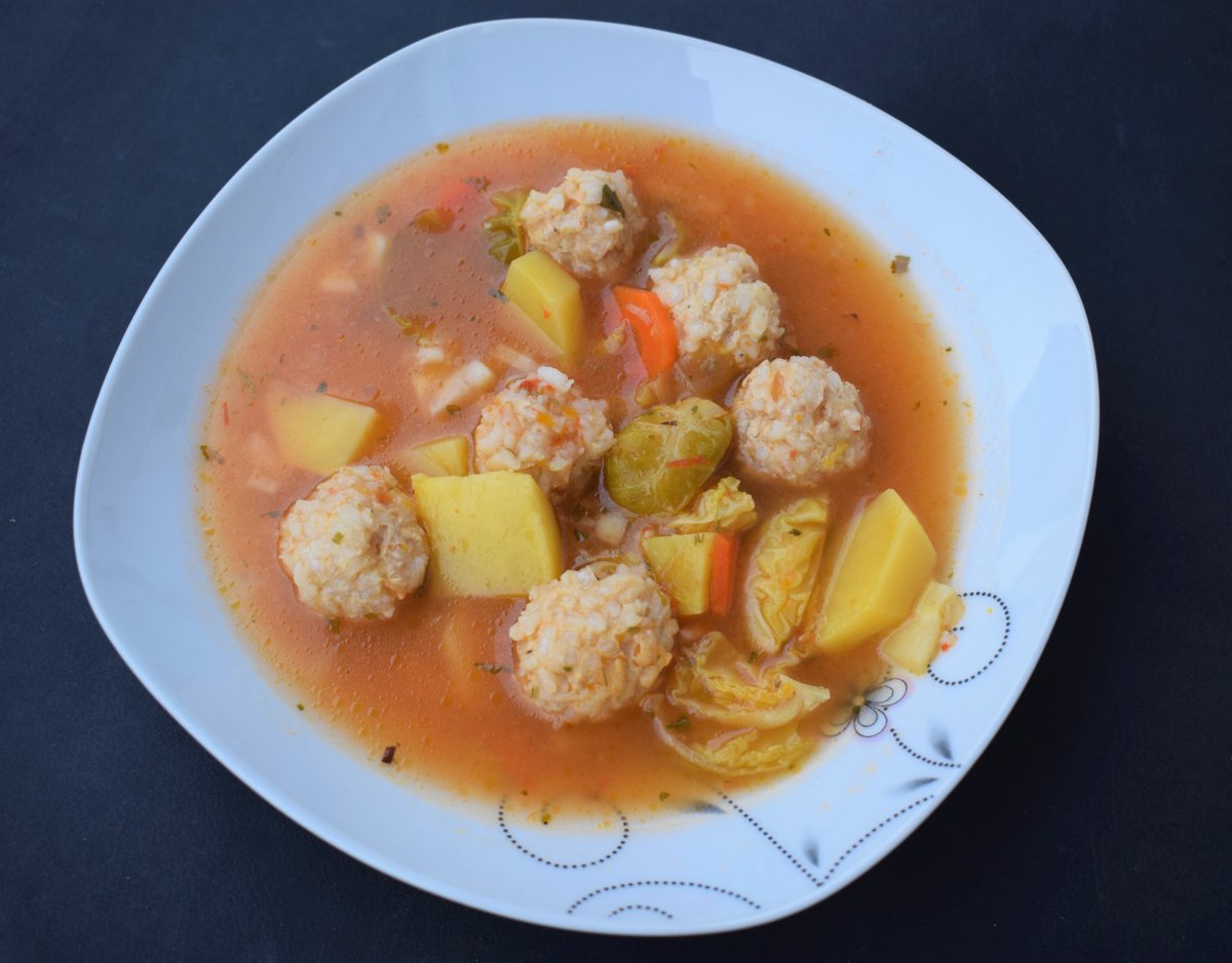 Ciorba de legume cu perisoare